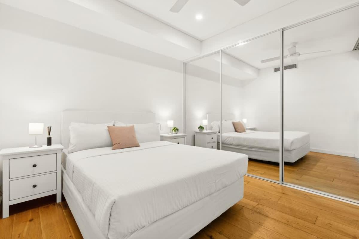 Central, Modern 1 Bedroom With Air-con & Balcony Apartment