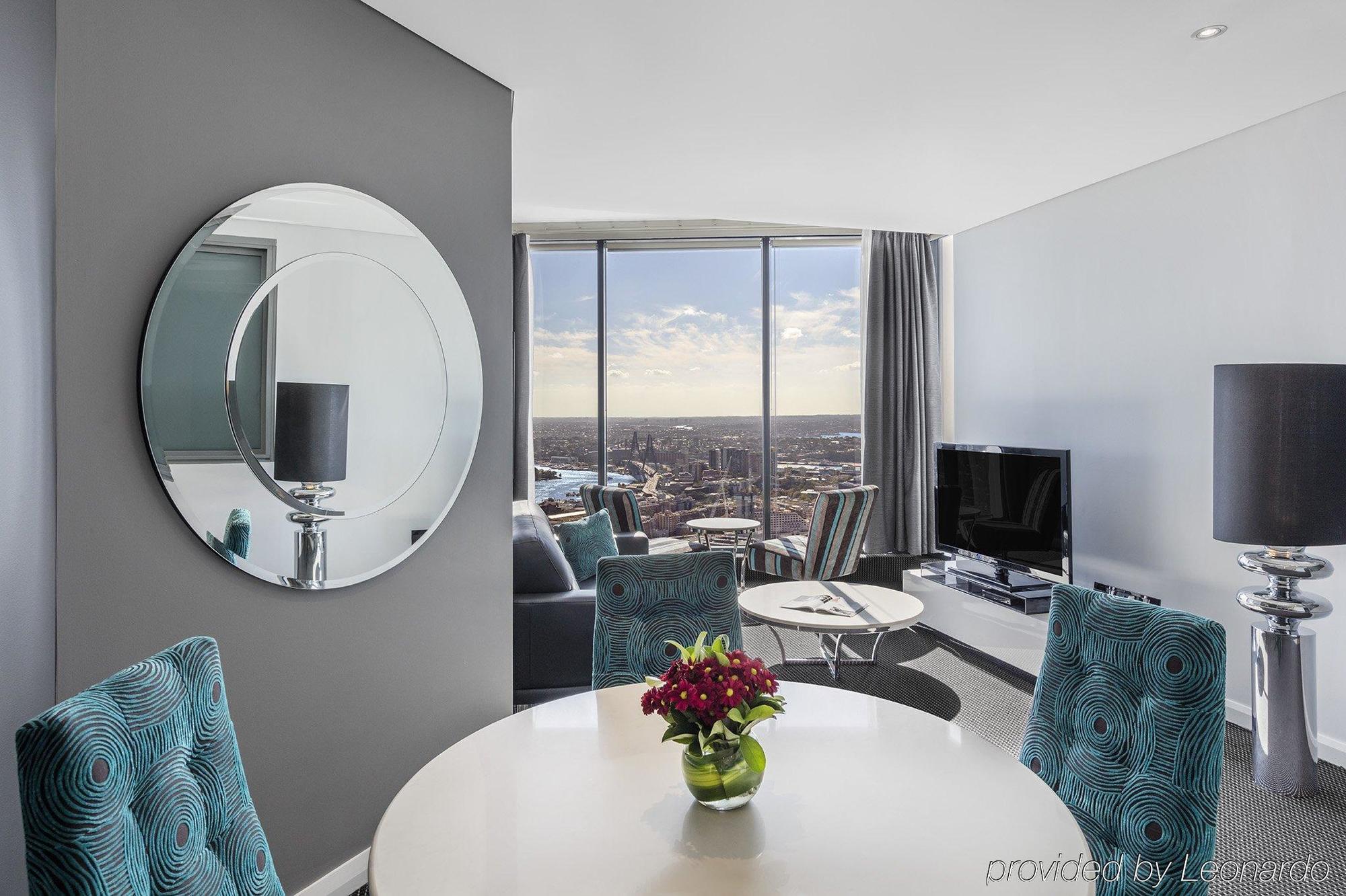 Meriton World Tower, 5*