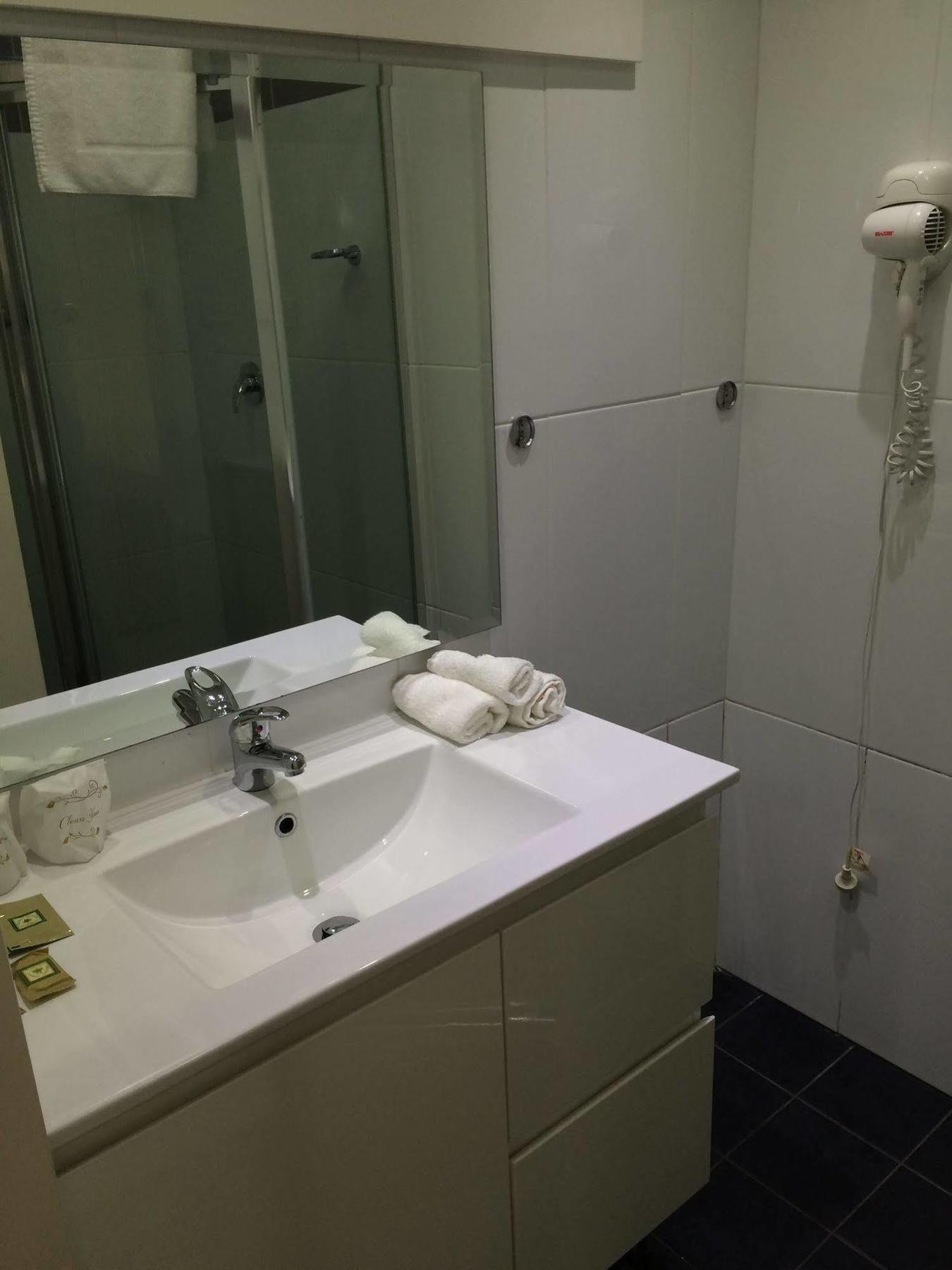 Liberty Plains Motor 3* Sydney