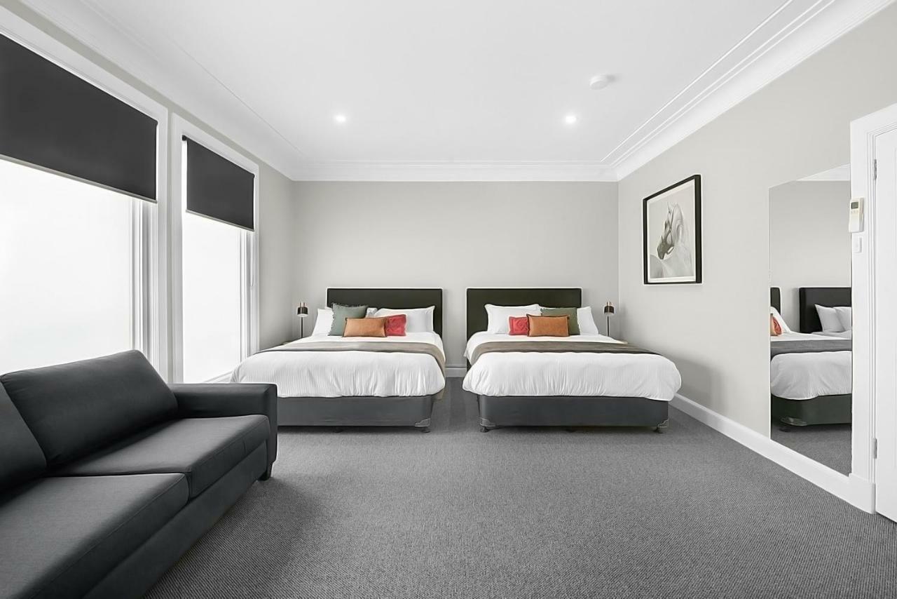 Horse And Jockey Homebush Hotel 4*
