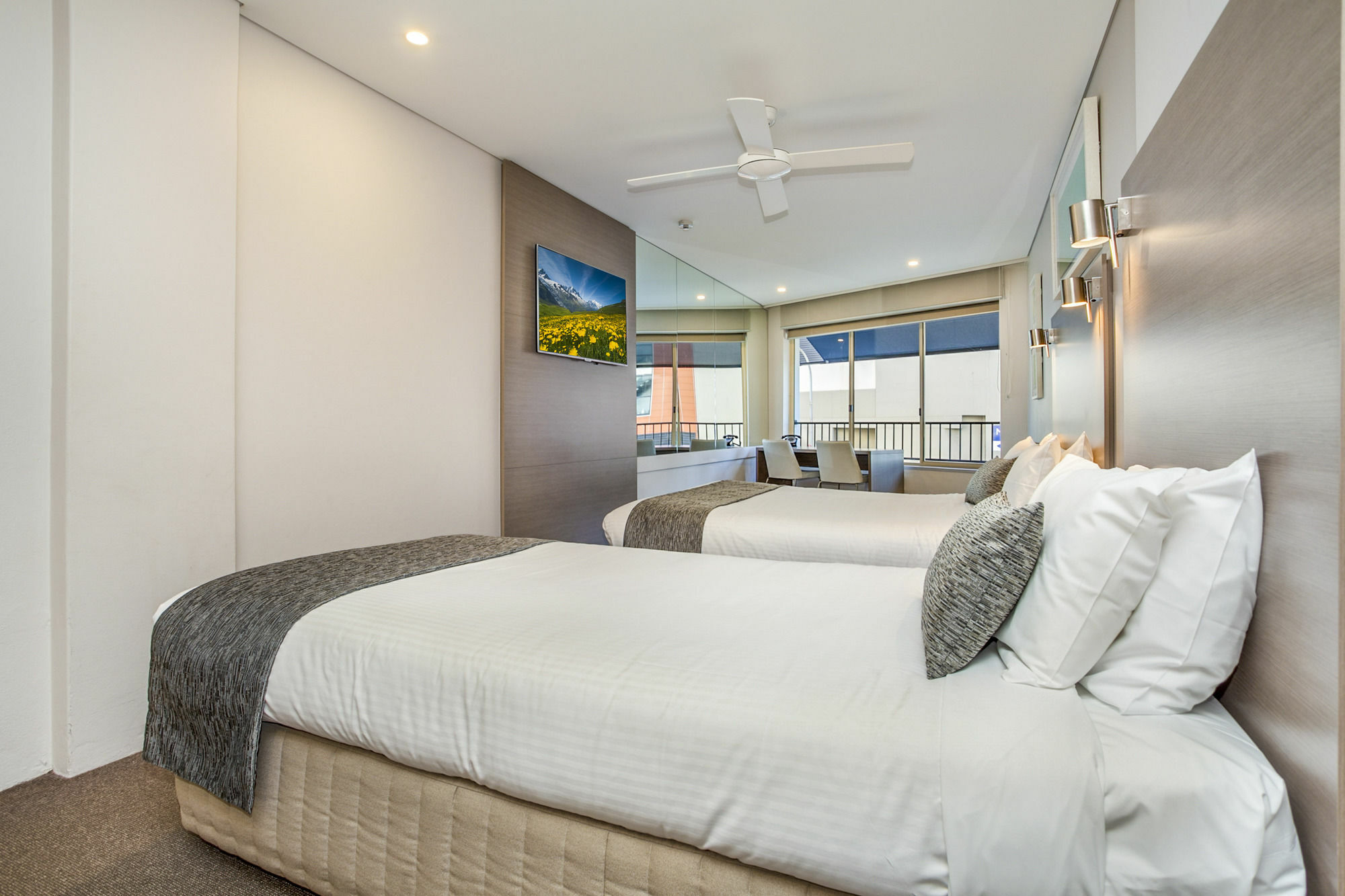 Hotel Manly Paradise &