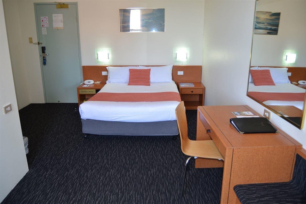 Devere 3*