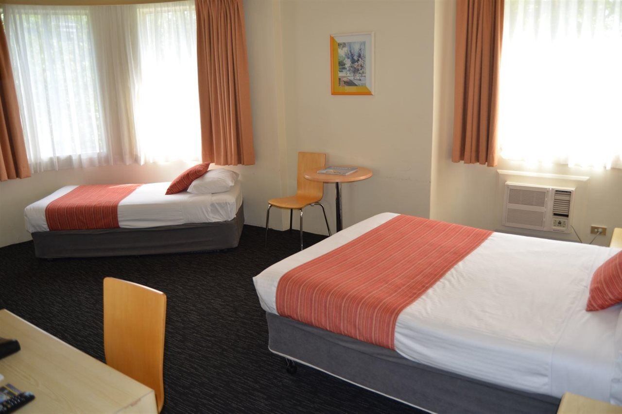 Devere 3*