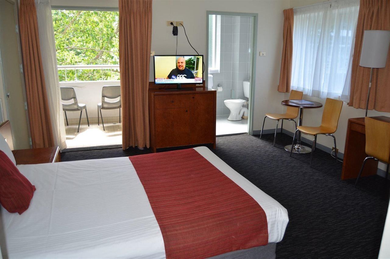 Devere Sydney