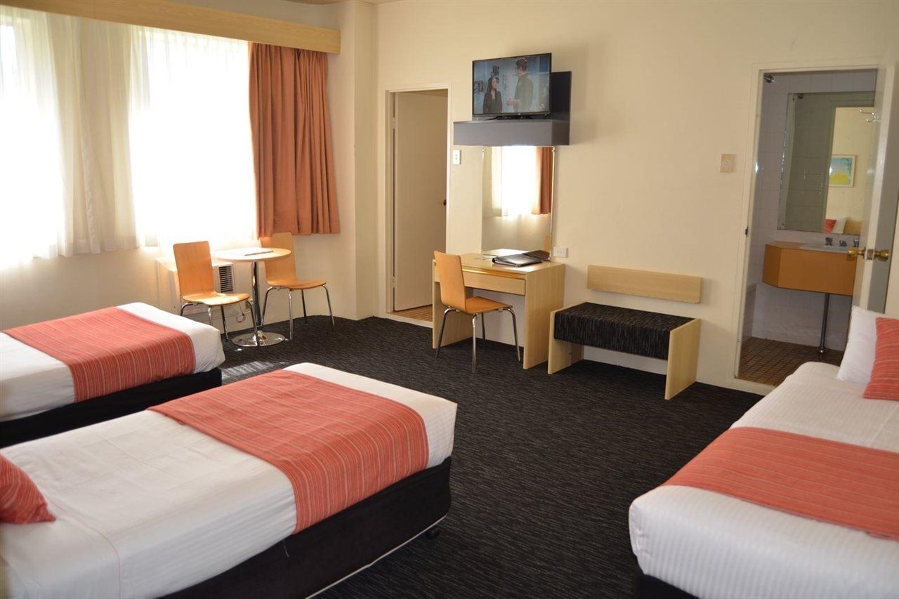 Devere 3*