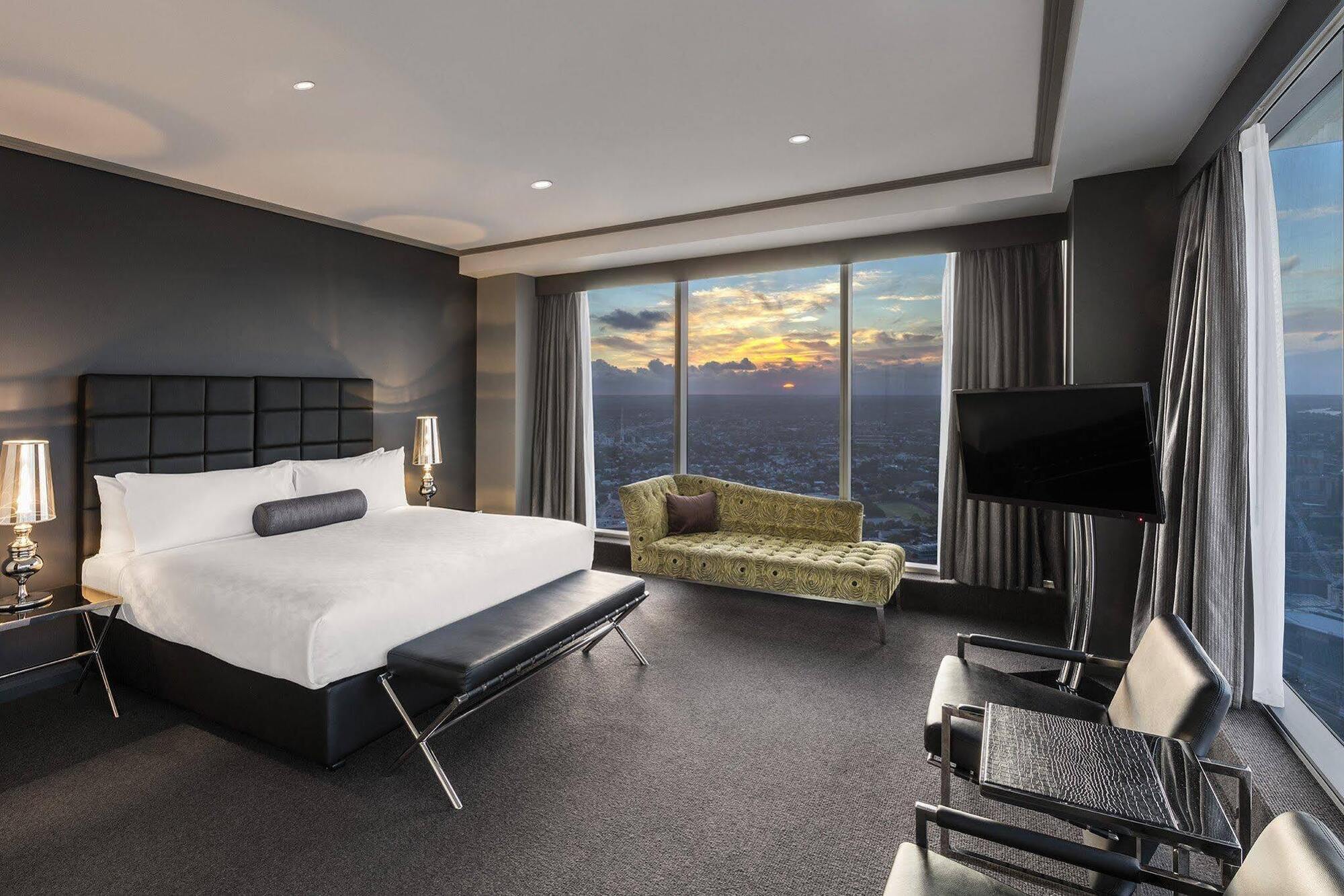 Meriton World Tower, Aparthotel 5*