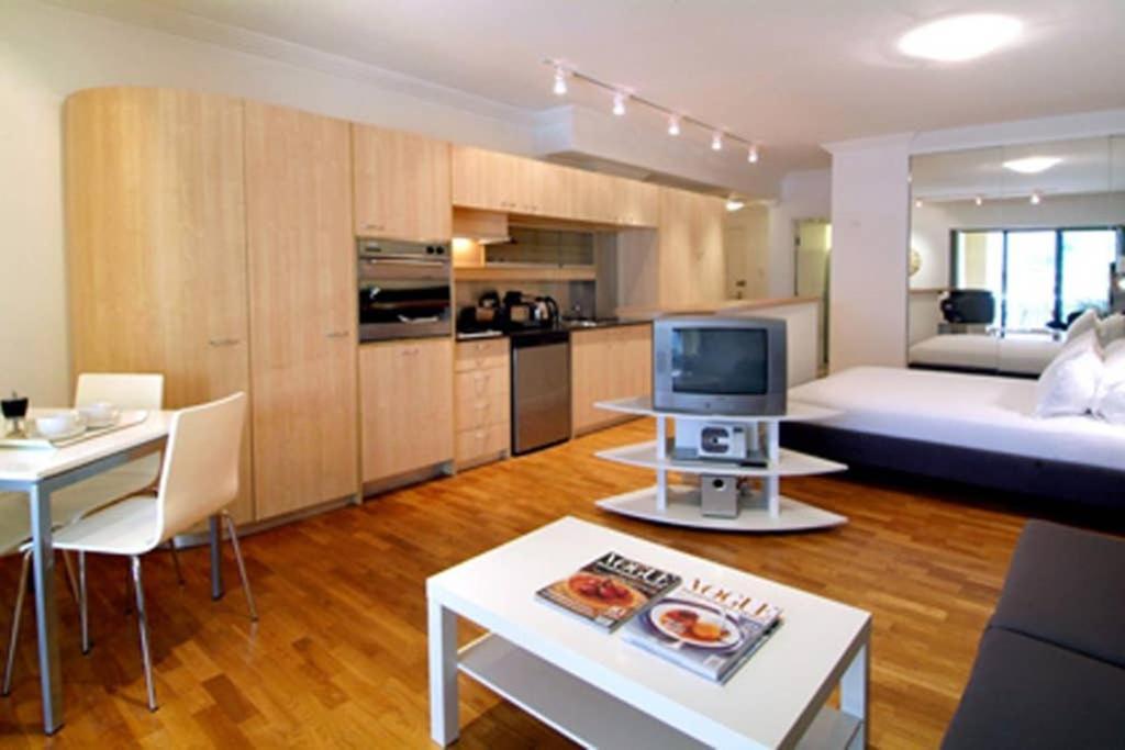 Potts Point Pet Friendly With Balcony Apartment Sydney