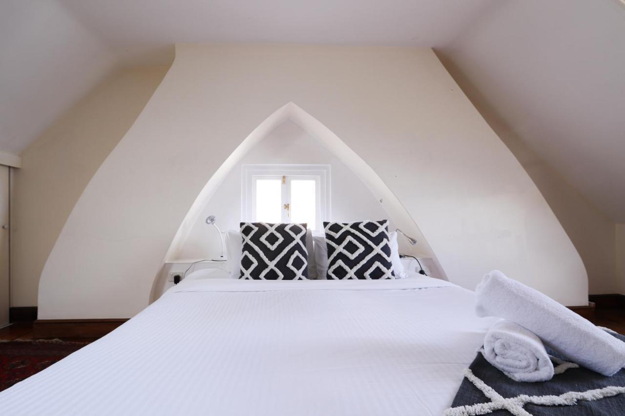 Discover The Rocks - Unique Classical Apartment Sydney