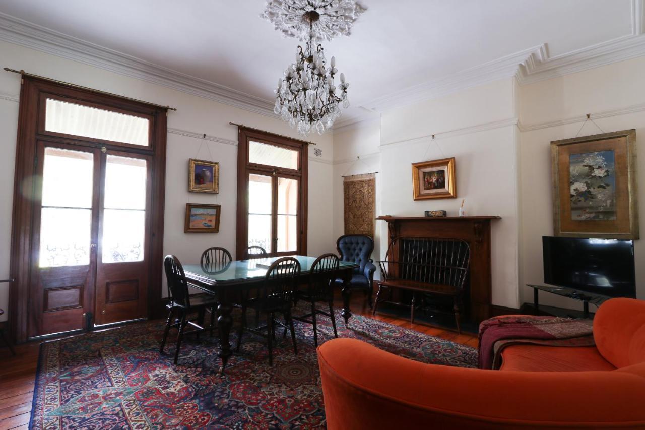 Discover The Rocks - Unique Classical Apartment Sydney
