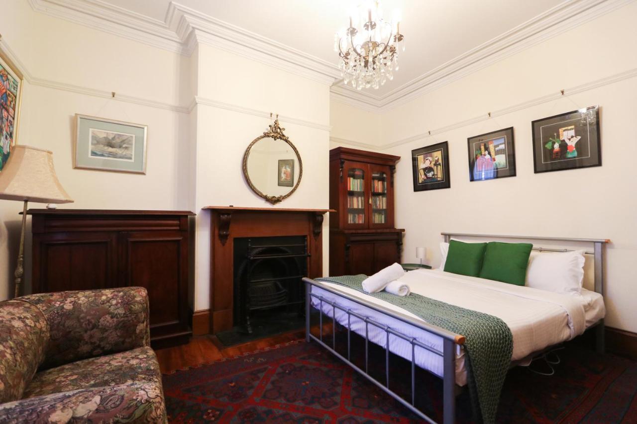 Discover The Rocks - Unique Classical Apartment
