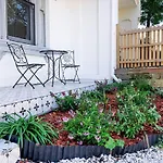 Kerridge Terrace - Old World Inner City Charm