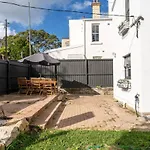 Kerridge Terrace - Old World Inner City Charm