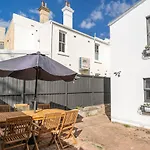 Kerridge Terrace - Old World Inner City Charm