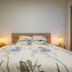 Sleek Chinatown Pad In The Heart Of The Cbd