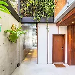 New York Warehouse Style In A Modern Passive House