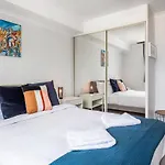 Harbourside At Woolloomooloo With Balcony Views