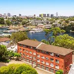 Stylish 2 Bedroom Apartment In Sydney Birchgrove