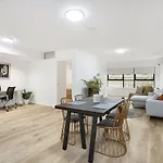 Surry Hills L 1 Bedroom Apartment With Parking