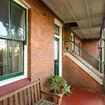 Idyllic Heritage Home Footsteps To The Harbour