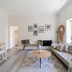 Relaxed Coogee Coastal Living With Ocean Views
