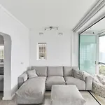 Tamarama Beachfront Apartment On Bondi To Bronte Walk