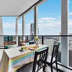 Sky-City Apt 3 Min To Train & Shopping& Everything