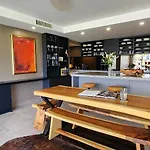 Contemporary Harbourside Apartment