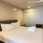 Contemporary Harbourside Apartment