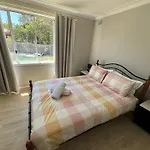 Heated Toilet Seat - Air Conditioning- Hot Tub Spa - Dryer - Electrical Bbq Grill - Pool - Arcade Games At Golden Swan Holiday House