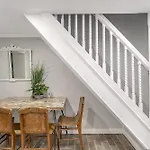 \'Divine Darlo\' Terrace