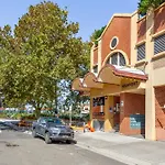 Spacious 3-Bed With Alfresco Dining By Amenities