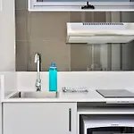 Modern Self-Contained Studio At Crows Nest