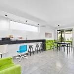 Modern Self-Contained Studio At Crows Nest