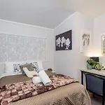 Boutique Private Rm 7 Min Walk To Sydney Domestic Airport - Sharehouse