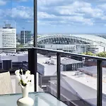 Holiday Style 3 Bedroom Apartment In Olympic Park
