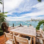 Cocos At Palm View Collective