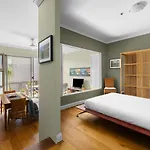\'Laube 105\' Modern Inner-City Sanctuary With Balcony