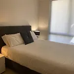 Ultra Convenient St Leonards Apartment Her09008