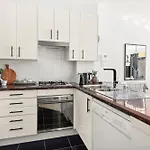 Modern 2-Bed With Pools, Gym, Tennis Court & Sauna