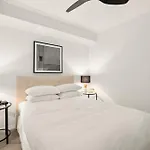 Modern 2-Bed With Pools, Gym, Tennis Court & Sauna