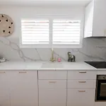 3 Bedroom Beachfront Manly Garden Apartment