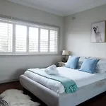 Home Away From Home - 3 Bedroom House Sleeps 6 - Parking