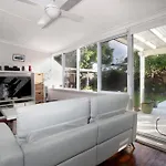 Home Away From Home - 3 Bedroom House Sleeps 6 - Parking