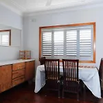 Home Away From Home - 3 Bedroom House Sleeps 6 - Parking