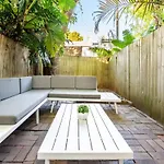 Contemporary 2-Bed House In Trendy Enmore
