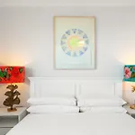 Pristine 2-Bed With Expansive Beach Views