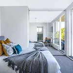 \'The Crows Nest\' - Stylish & Chic, North Sydney