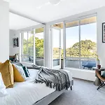 \'The Crows Nest\' - Stylish & Chic, North Sydney