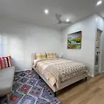 Convenient Spacious Studio With Free Parking