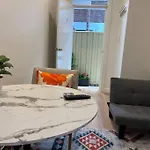 Convenient Studio - Surry Hills